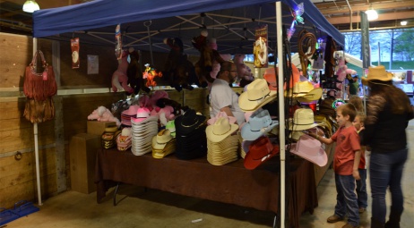 Stand de chapeaux de cowboys