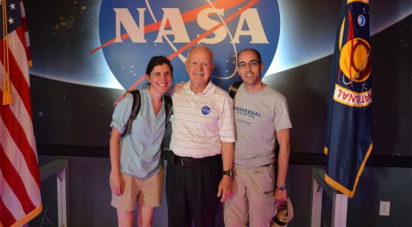 Photo avec l'astronaute John-David F. Bartoe