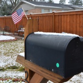 Neige - US mailbox with a USA flag