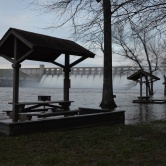 Barrage de Clarks Hill Lake - Toutes les table de picnic innondée